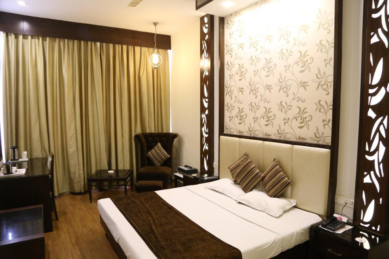 Hotel Parbhat Inn 潘切库拉 外观 照片
